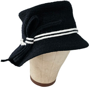 Vintage Everitt asymetrical black white winter hat pleat